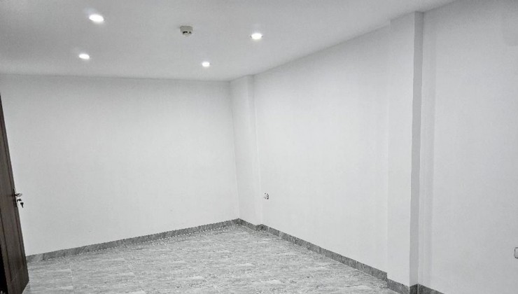 Bán nhà mặt ngõ trung tâm Đống Đa 40m2, 6 tầng thang máy hơn 8 tỷ